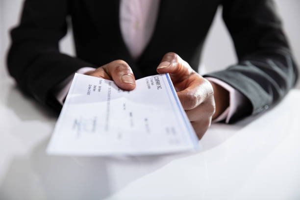 Before Hiring Cheque Bounce Case Lawyers in New Delhi, Here Are a Few Things Worth Knowing